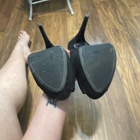 Black Peep Toe Eyelit Heels Classic Pump - Picture 6 of 11